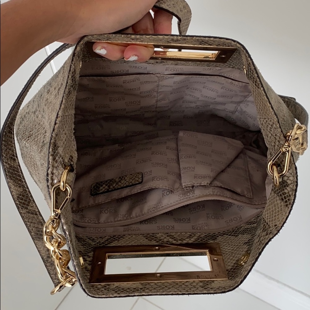 Michael Kors snakeskin shoulder bag - Picture 2 of 2